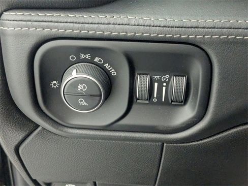 Used 2019 RAM 2500 Limited image 16