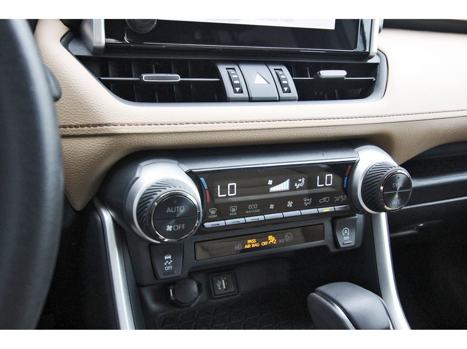 Used 2024 Toyota RAV4 XLE Premium FWD image 26