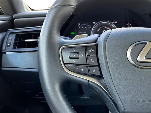 Certified 2025 Lexus ES 300h w/ Premium Package image 23