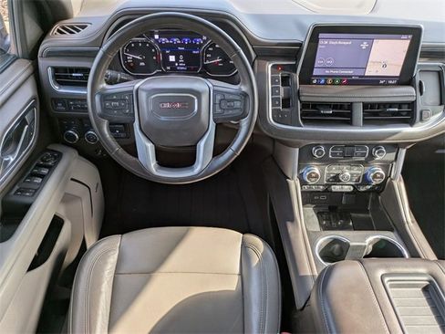 Used 2021 GMC Yukon XL SLT w/ SLT Luxury Plus Package image 17