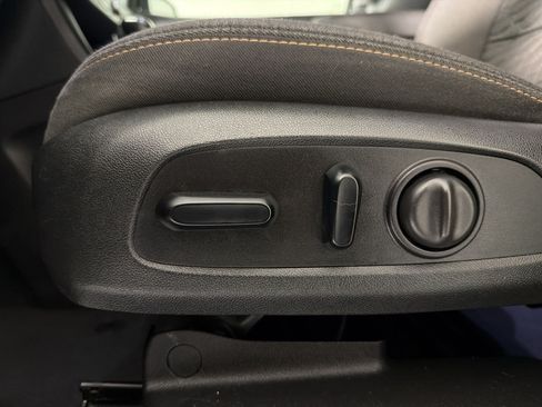 Used 2018 Chevrolet Equinox LT FWD image 12