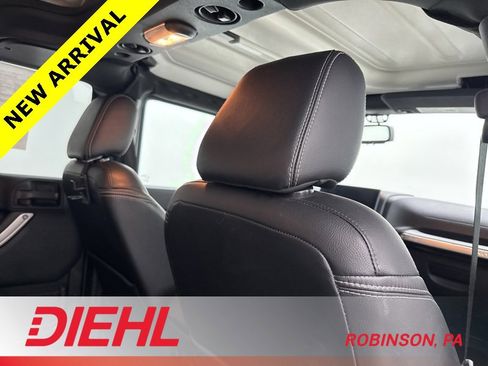 Used 2018 Jeep Wrangler Unlimited Rubicon w/ Connectivity Group image 11