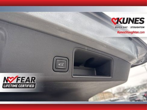 Used 2024 GMC Terrain SLT image 39