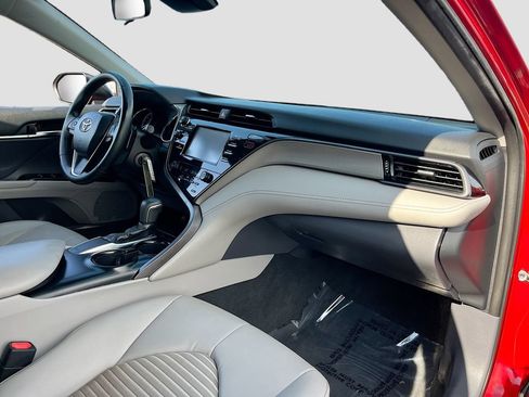 Used 2019 Toyota Camry SE FWD image 25