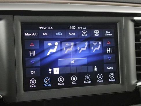 Used 2018 Chrysler Pacifica Touring-L image 33