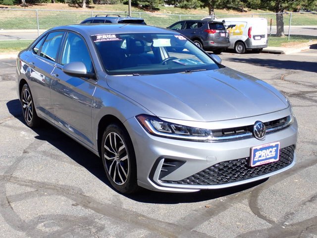 Used 2025 Volkswagen Jetta SE FWD image 6
