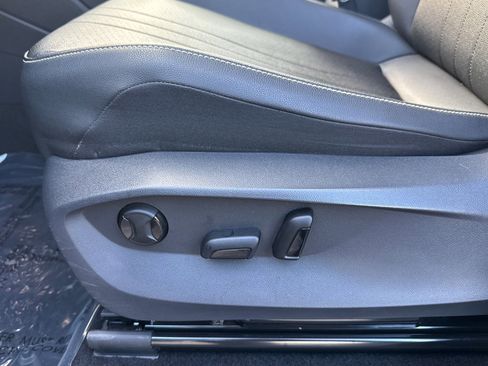 Used 2023 Volkswagen Tiguan SE image 14