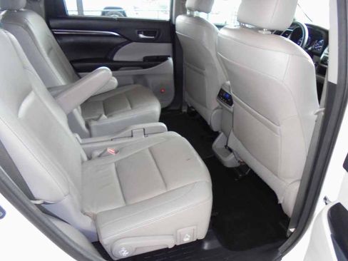 Used 2014 Toyota Highlander Limited AWD/4WD image 10