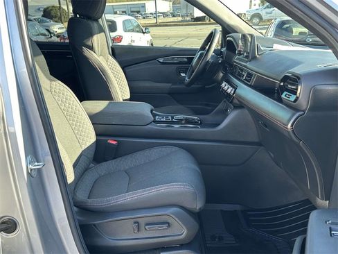 Certified 2025 Honda Pilot Sport image 6