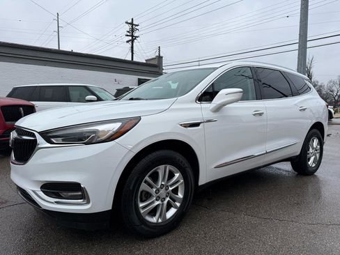Used 2018 Buick Enclave Essence image 2