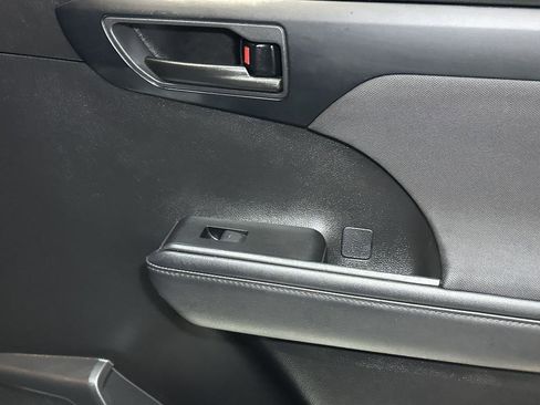 Used 2023 Toyota Highlander LE image 35