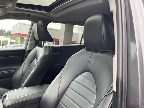 Certified 2024 Toyota Highlander XLE AWD/4WD image 19