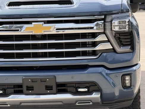 Used 2026 Chevrolet Silverado 2500 High Country w/ Technology Package AWD/4WD image 10