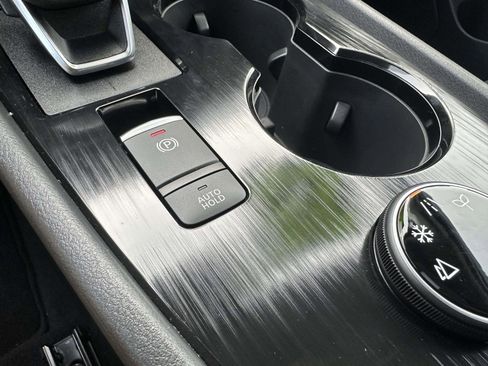 Used 2025 Nissan Rogue S image 21