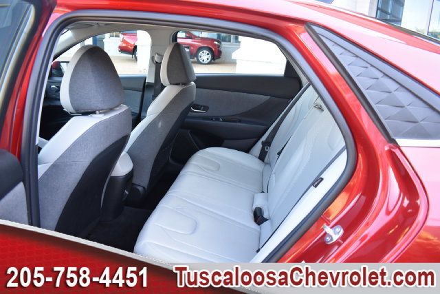 Used 2025 Hyundai Elantra Limited FWD image 24