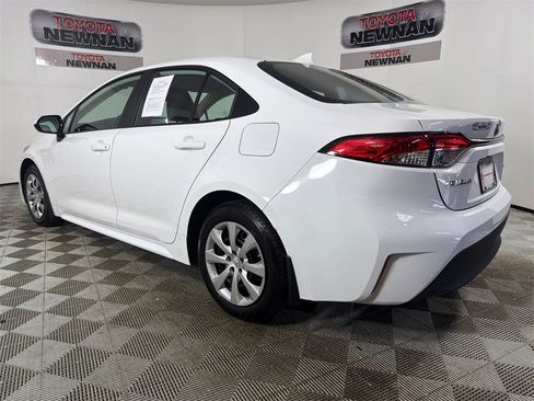 Used 2025 Toyota Corolla LE image 5