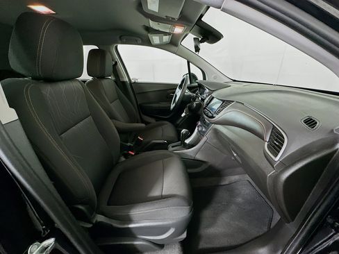 Used 2017 Chevrolet Trax LT image 28