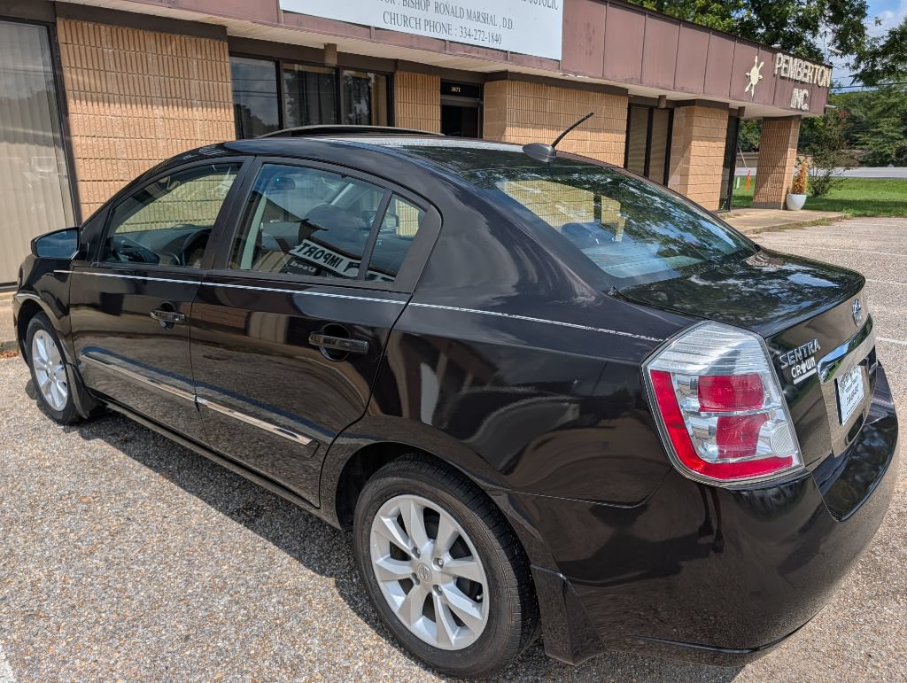 Used 2010 Nissan Sentra 2.0 SL w/ Premium Plus Pkg FWD image 3