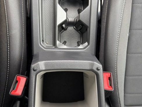 New 2026 Volkswagen Taos SE image 13