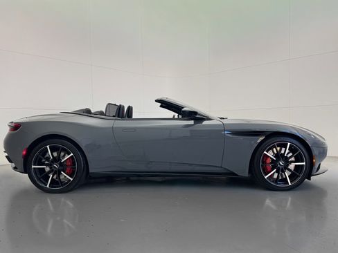 Used 2023 Aston Martin DB11 Volante image 2