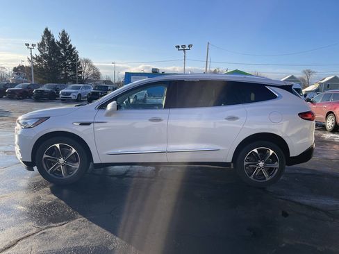 Used 2021 Buick Enclave Essence image 10