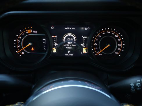 Used 2024 Jeep Wrangler Sahara image 14