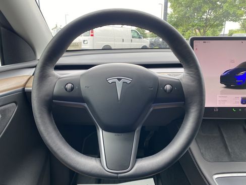 Used 2023 Tesla Model Y Long Range AWD/4WD image 19