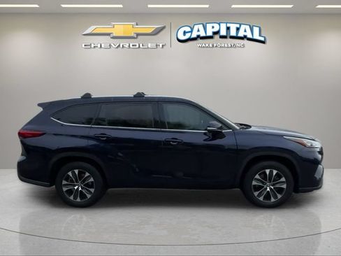 Used 2020 Toyota Highlander XLE FWD image 7
