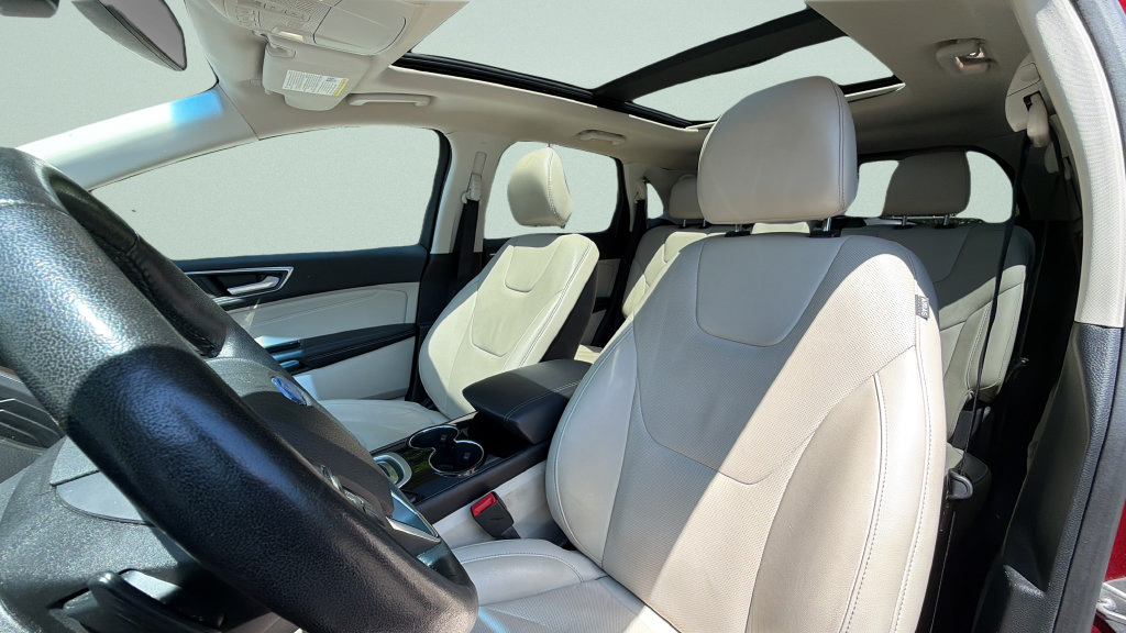 Used 2018 Ford Edge Titanium w/ Equipment Group 301A AWD/4WD image 24