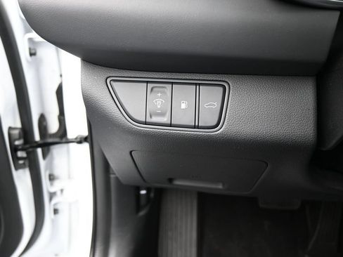 Used 2025 Genesis G70 2.5T RWD image 35