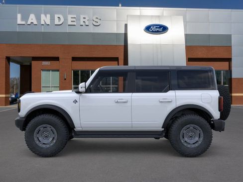 New 2025 Ford Bronco Outer Banks w/ Sasquatch Package image 3