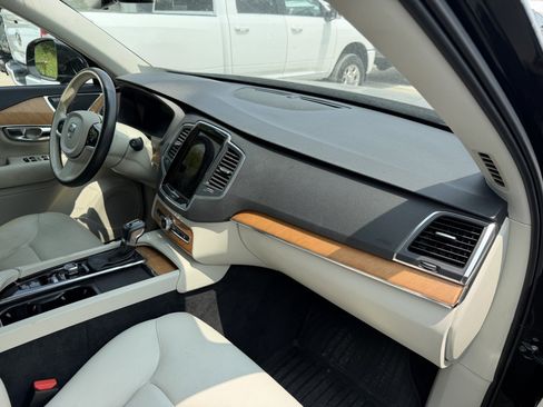 Used 2021 Volvo XC90 T6 Momentum w/ Climate Package AWD/4WD image 19