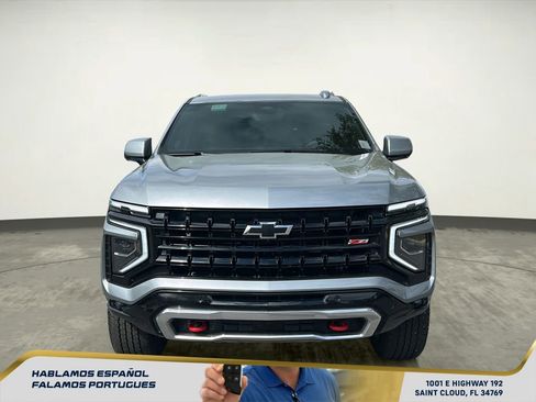 Used 2025 Chevrolet Suburban Z71 image 9