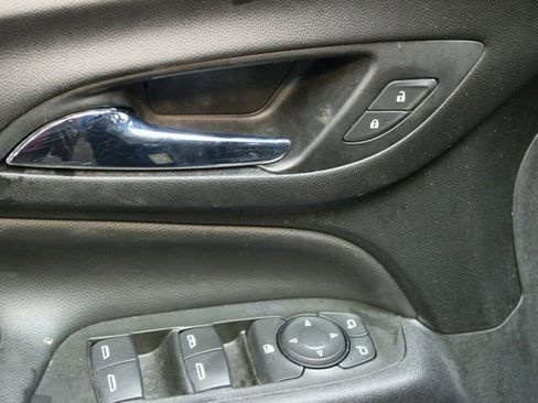 Used 2021 Chevrolet Equinox LT image 18