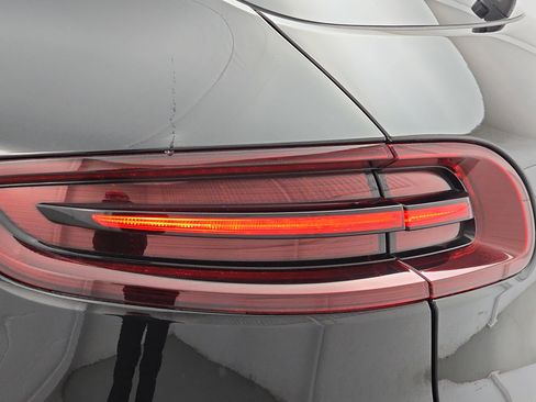 Used 2017 Porsche Macan Turbo image 35