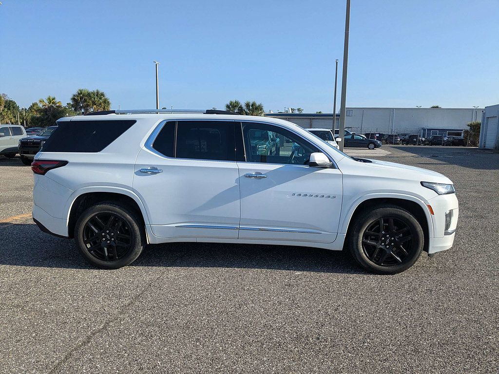 Used 2023 Chevrolet Traverse Premier FWD image 3