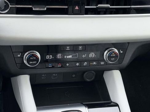 Used 2023 Mitsubishi Outlander SEL image 11