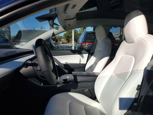 Used 2020 Tesla Model Y Long Range image 15