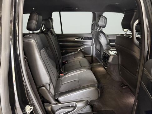 Used 2024 Jeep Wagoneer Series II w/ Flexible Seating Group image 16