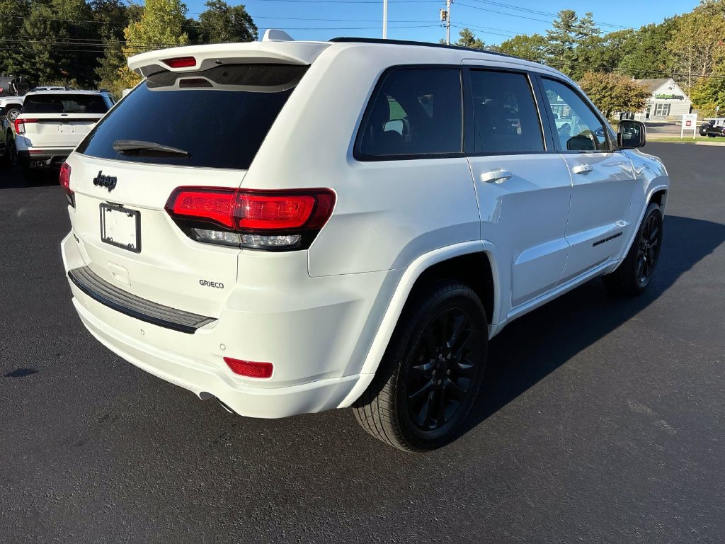 Used 2018 Jeep Grand Cherokee Altitude AWD/4WD image 3