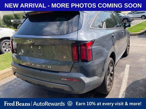 Used 2021 Kia Sorento S w/ Panoramic Sunroof Package AWD/4WD image 5