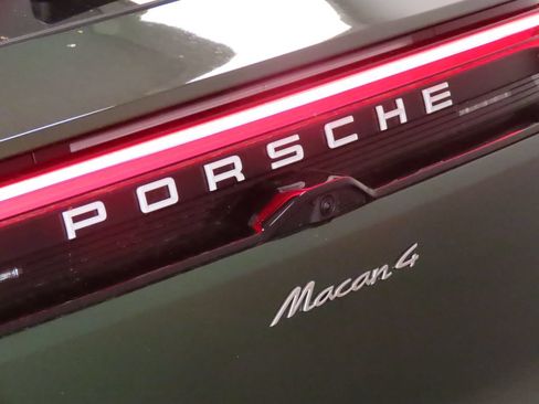 Certified 2025 Porsche Macan 4 Electric AWD/4WD image 12