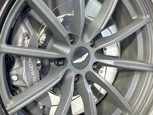 Used 2021 Aston Martin V8 Vantage Roadster RWD image 30