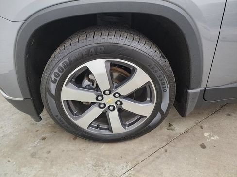 Used 2019 Chevrolet Traverse LT w/ LT Premium Package AWD/4WD image 43