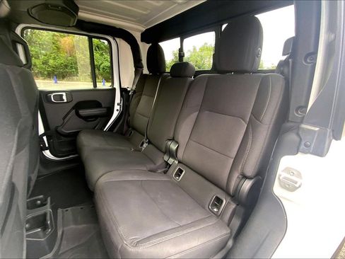 Used 2023 Jeep Gladiator Sport AWD/4WD image 18