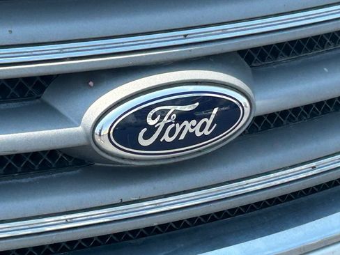 Used 2014 Ford Taurus SEL w/ Equipment Group 201A FWD image 11