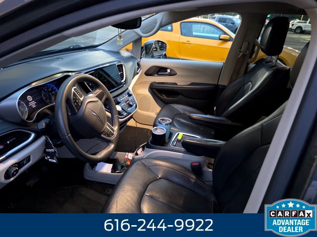 Used 2022 Chrysler Pacifica Touring-L FWD image 5
