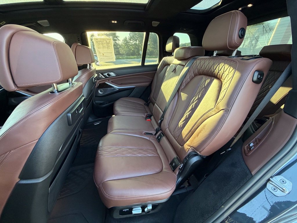 Used 2021 BMW X7 M50i w/ Dynamic Handling Package AWD/4WD image 28
