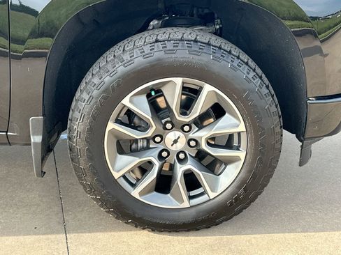 Used 2025 Chevrolet Silverado 1500 RST w/ Z71 Off-Road Package AWD/4WD image 10