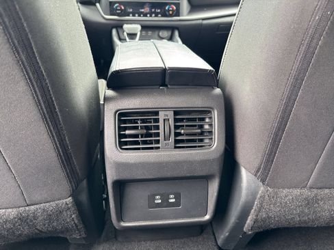 Used 2025 Nissan Rogue SV FWD image 24